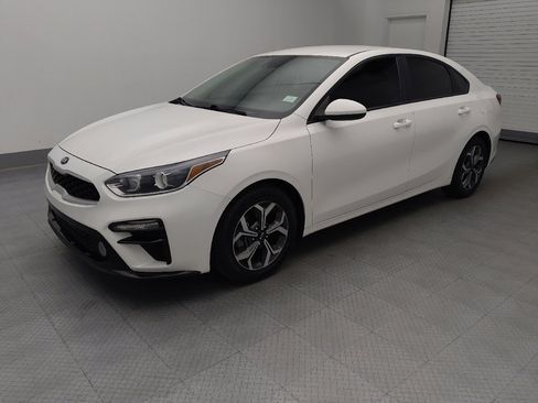 Used 2020 Kia Forte LXS FWD image 2