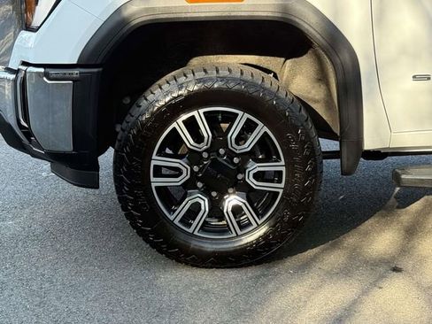 Certified 2024 GMC Sierra 2500 Pro image 7