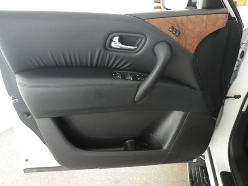 Used 2024 Nissan Armada SL w/ Captain's Chairs Package image 8