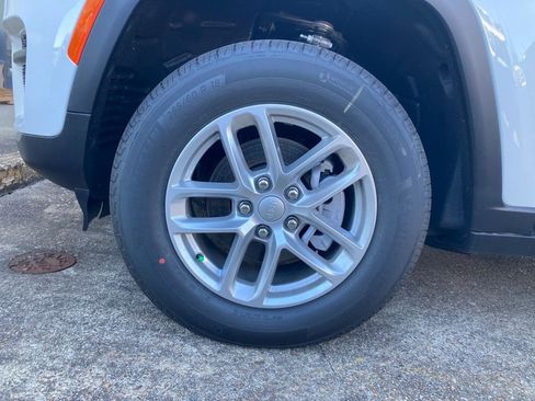 New 2025 Jeep Grand Cherokee 4WD image 26