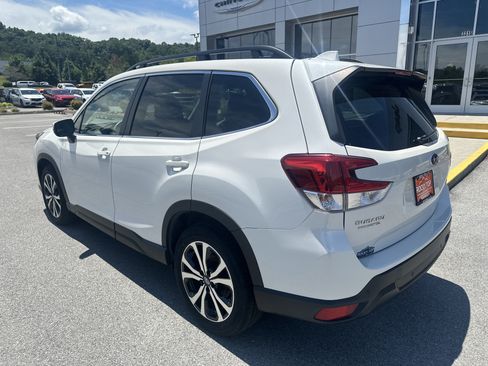Used 2023 Subaru Forester Limited AWD/4WD image 9