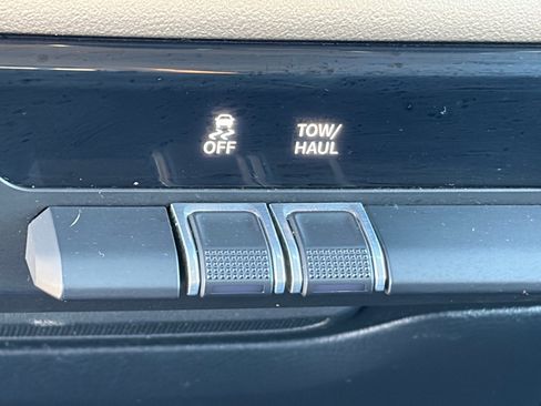 Used 2022 RAM 1500 Laramie AWD/4WD image 28