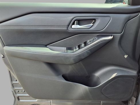 Used 2026 Nissan Rogue SV w/ SV Premium Package FWD image 18