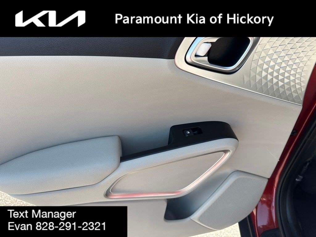 Used 2020 Kia Soul LX FWD image 12