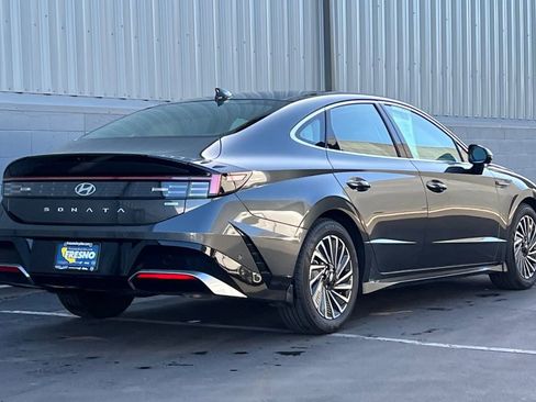 Used 2025 Hyundai Sonata Limited image 4