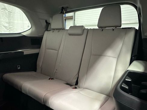 Used 2025 Toyota Grand Highlander AWD image 52