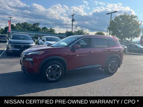 Certified 2025 Nissan Rogue SV w/ SV Premium Package AWD/4WD image 10