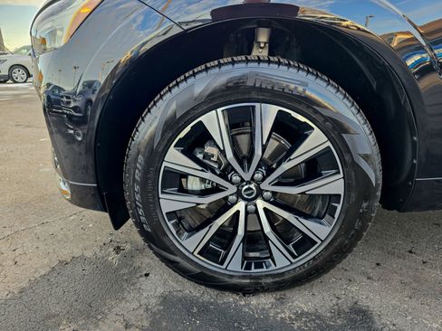 Used 2024 Volvo XC60 B5 Plus image 15