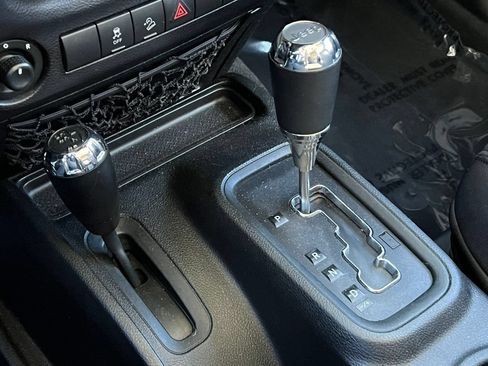 Used 2018 Jeep Wrangler Unlimited Sport S AWD/4WD image 27
