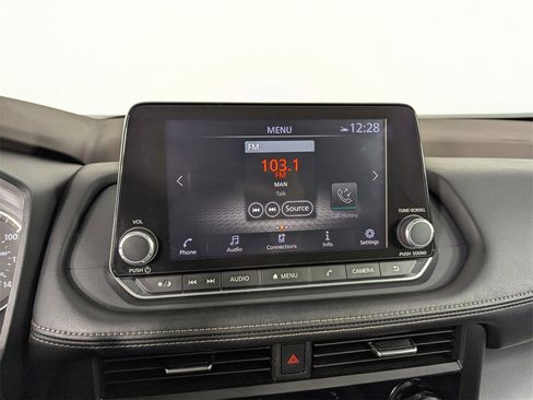 Used 2023 Nissan Rogue SV image 25