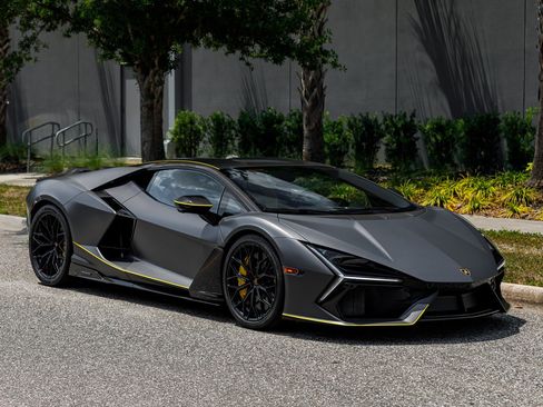 Used 2025 Lamborghini Revuelto AWD/4WD image 2