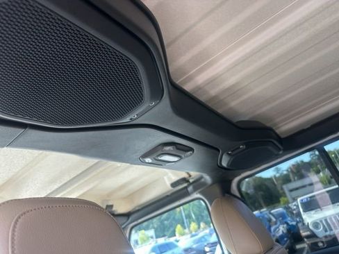 Used 2018 Jeep Wrangler Unlimited Sahara w/ Dual Top Group AWD/4WD image 17