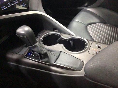 Used 2024 Toyota Camry SE image 14