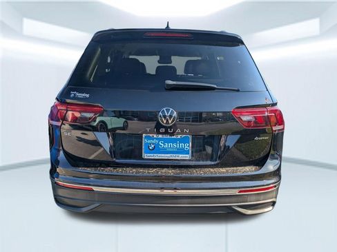 Used 2023 Volkswagen Tiguan SE image 2