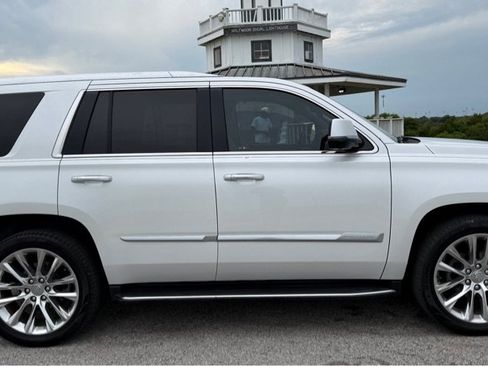 Used 2018 Cadillac Escalade Luxury AWD/4WD image 4