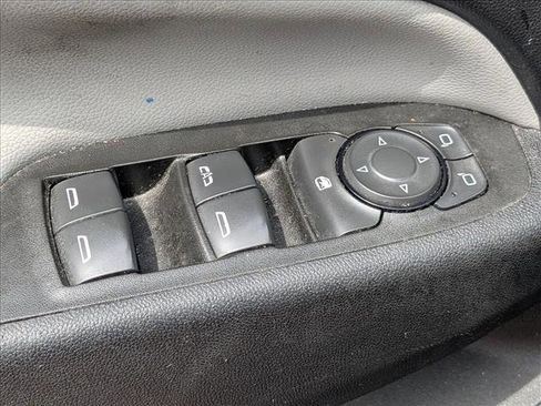 Used 2022 Chevrolet Equinox LS image 11