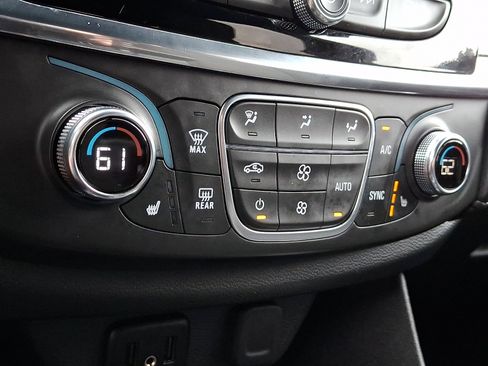 Certified 2023 Chevrolet Traverse LT FWD image 17