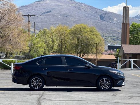 Used 2022 Kia Forte LXS image 4