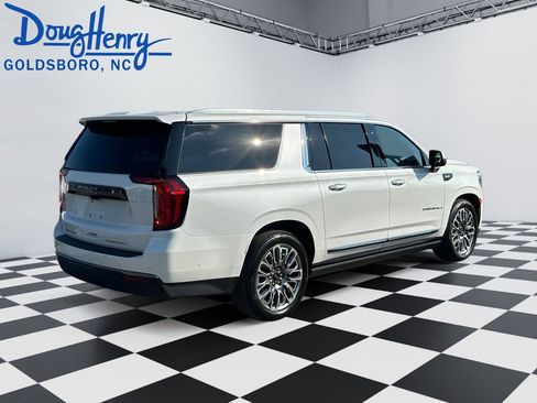 Used 2023 GMC Yukon XL Denali Ultimate AWD/4WD image 5