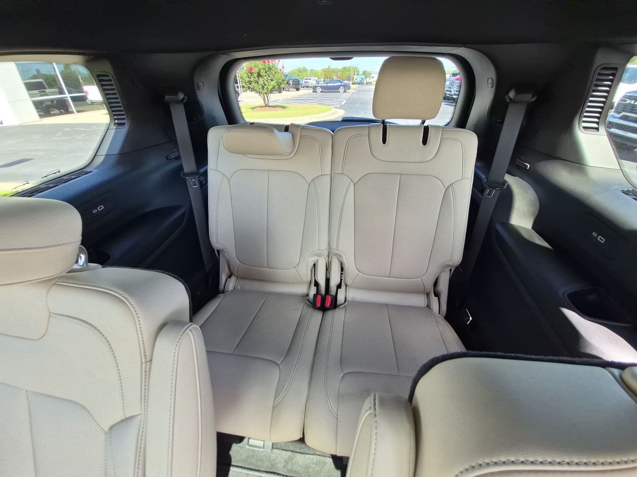 Used 2025 Jeep Grand Cherokee L Limited w/ Luxury Tech Group II RWD image 16