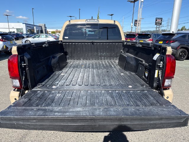 Used 2018 Toyota Tacoma TRD Sport w/ Technology Package AWD/4WD image 12