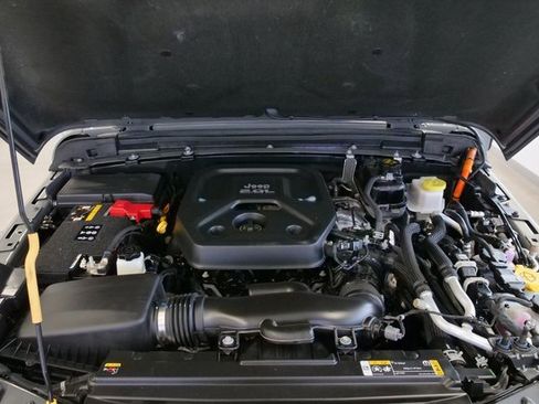 Used 2021 Jeep Wrangler Unlimited Sahara w/ Cold Weather Group image 9