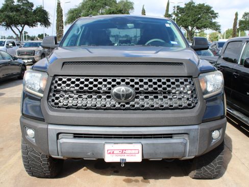 Used 2019 Toyota Tundra SR5 w/ SR5 Upgrade Package AWD/4WD image 4