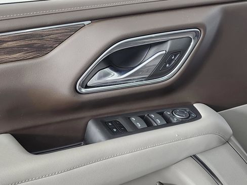 Used 2022 Chevrolet Tahoe LT w/ Luxury Package image 15