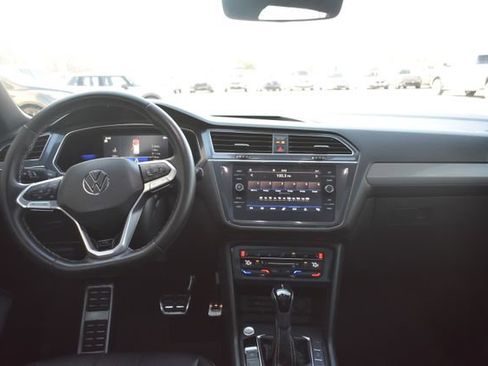 Used 2023 Volkswagen Tiguan SE R-Line image 38