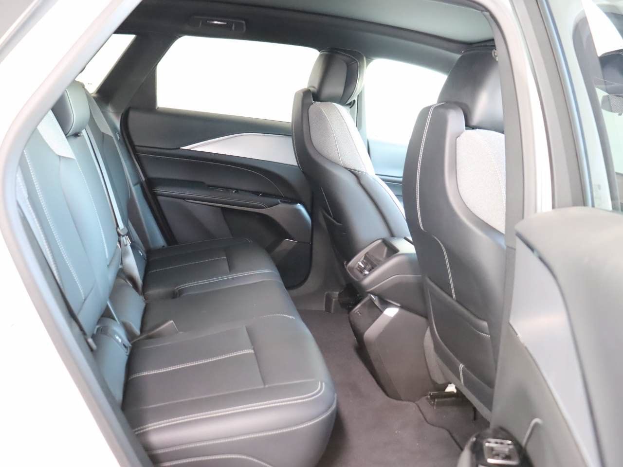 Certified 2024 Cadillac Lyriq Tech RWD image 18
