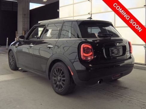 Used 2018 MINI Cooper 4-Door Hardtop w/ Premium Package image 4