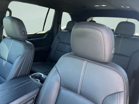 Used 2025 GMC Acadia Elevation w/ Elevation Premium Package AWD/4WD image 17