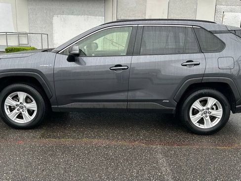 Certified 2021 Toyota RAV4 XLE w/ XLE Grade Weather Package AWD/4WD image 8