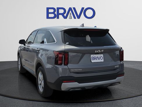 Used 2025 Kia Sorento LX FWD image 3