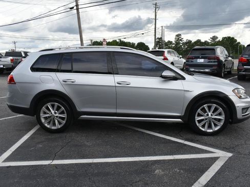 Used 2017 Volkswagen Golf Alltrack SE AWD/4WD image 5