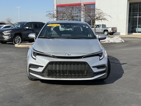 Used 2023 Toyota Corolla SE image 2