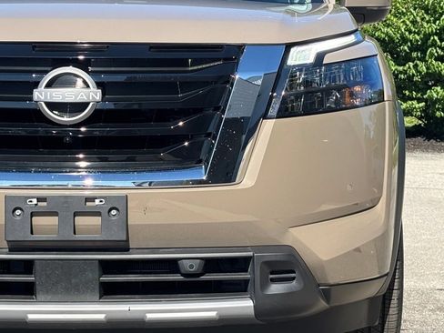 Used 2025 Nissan Pathfinder Platinum AWD/4WD image 10