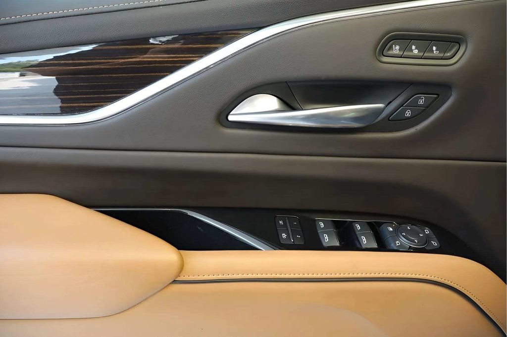 Used 2021 Cadillac Escalade Premium Luxury w/ Driver Assist Tech Package AWD/4WD image 15