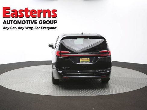 Used 2023 Chrysler Pacifica Touring-L FWD image 39