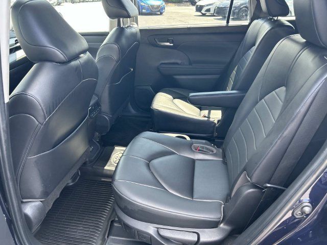 Used 2023 Toyota Highlander XLE FWD image 19