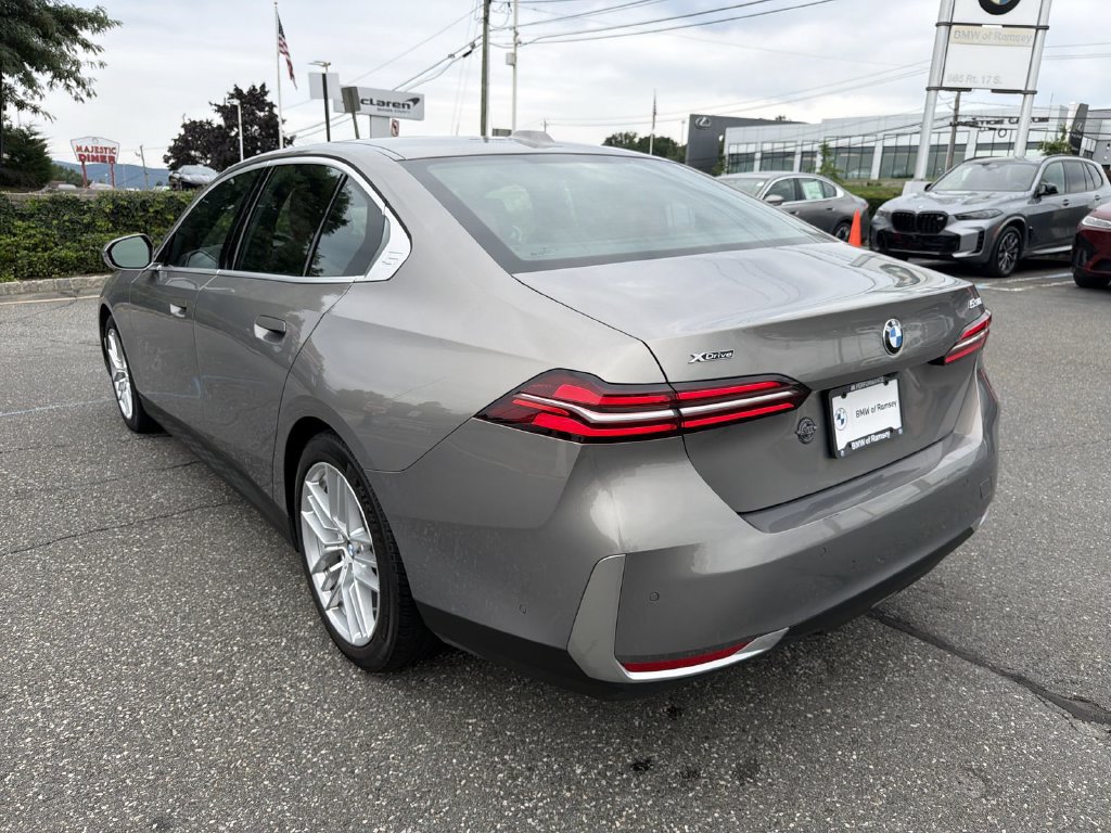 Used 2024 BMW 530i xDrive w/ Premium Package AWD/4WD image 12