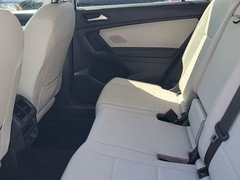 Used 2021 Volkswagen Tiguan SE AWD/4WD image 11