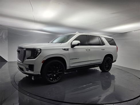 Used 2023 GMC Yukon Denali w/ Advanced Technology Package image 6