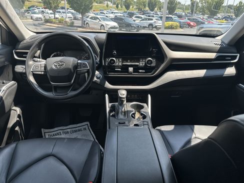Used 2023 Toyota Highlander XLE AWD/4WD image 22