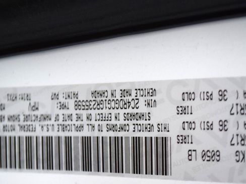 Used 2016 Dodge Grand Caravan SXT image 34