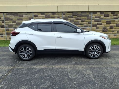 Used 2023 Nissan Kicks SV FWD image 13