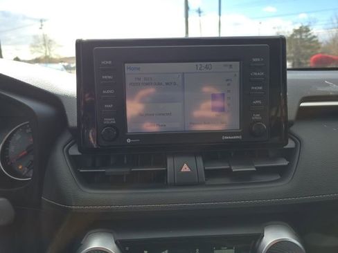 Used 2021 Toyota RAV4 LE image 18