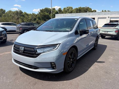 Used 2023 Honda Odyssey Sport image 3