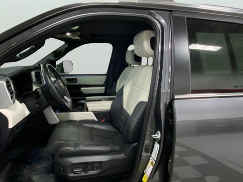 Used 2024 Toyota Sequoia Capstone AWD/4WD image 31