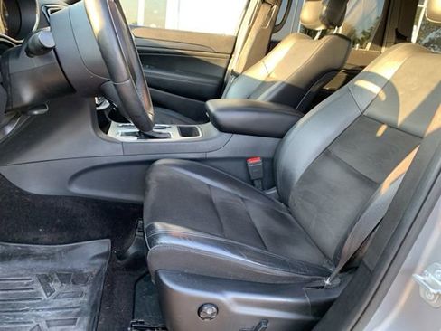 Used 2019 Jeep Grand Cherokee Altitude image 11